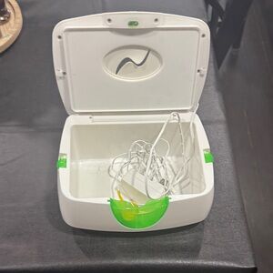 White and Green Wipe Warmer